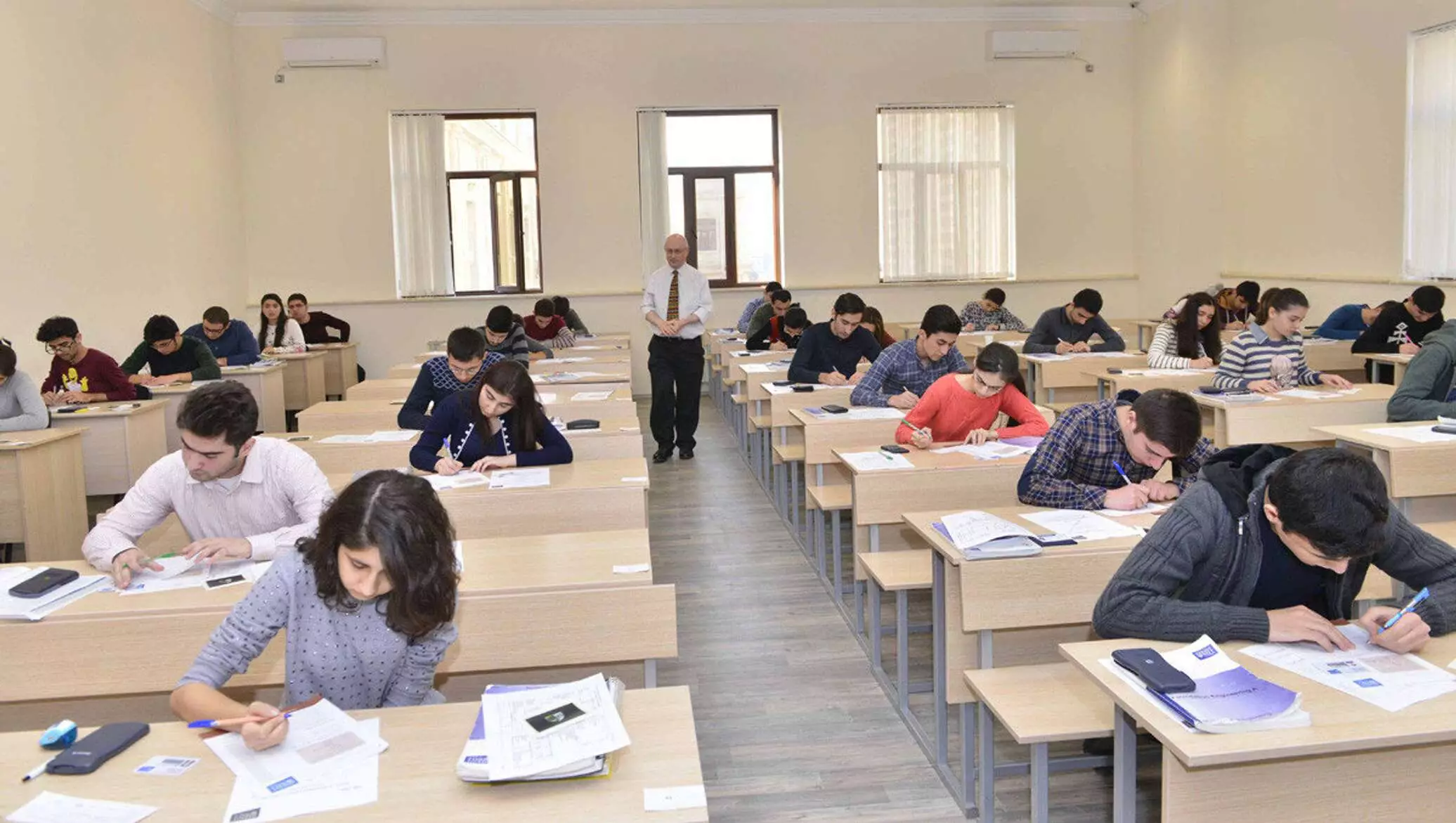 Ötən ay 200 mindən çox şəxs müxtəlif imtahanlarda iştirak edib - FOTO