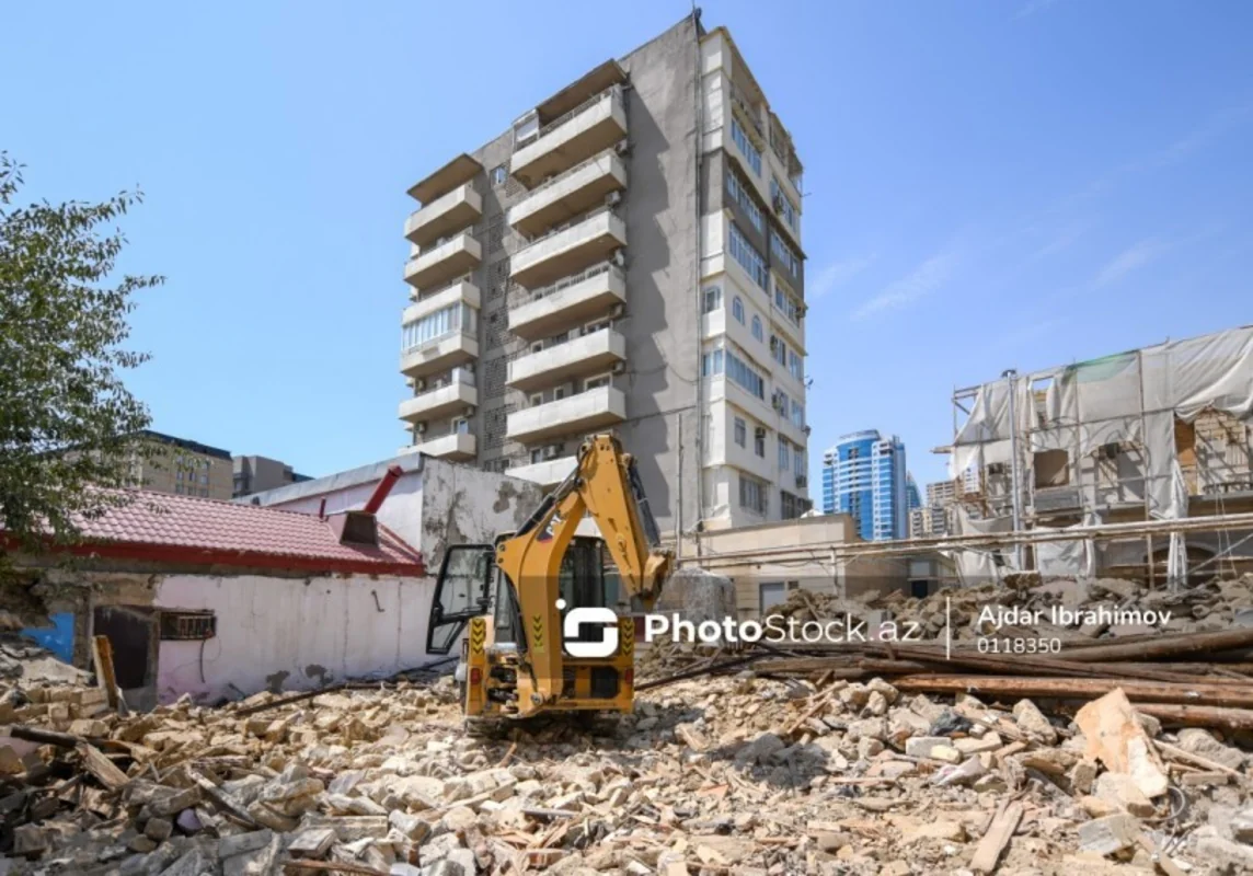 Söküntü dalğası fürsətə çevrilir - Bakıda 