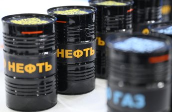 Цены на нефть подешевели более чем на 1%