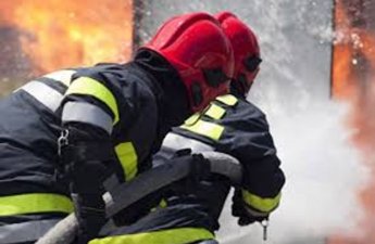 В Сумгайыте в доме произошел пожар, мать и дочь отравились дымом