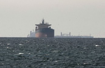СМИ: Коммерческое судно подверглось обстрелу недалеко от Дубая