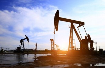 На мировом рынке нефть подешевела почти на 2 доллара