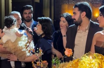 Ədalət Şükürov xanımı, oğlu və gəlini ilə - VİDEO