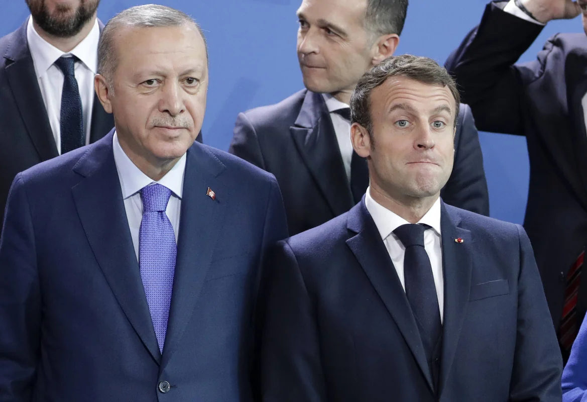Ərdoğan Makronun Ermənistandan quru sərhədini keçib Türkiyəyə getməsinə icazə vermədi