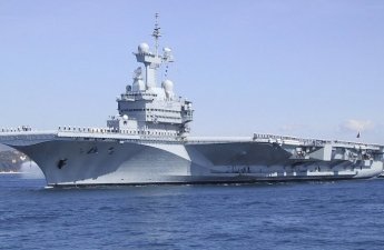 Французский авианосец направляется в Красное море