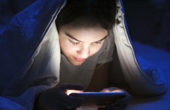 “Smartfonlar yuxumuzu oğurlayır” – XƏBƏRDARLIQ