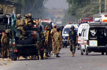 В Пакистане при вооруженном столкновении полиции и боевиков погибли два человека