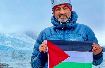 Fələstinli alpinist Qəzza uşaqları üçün pul toplamaq məqsədilə Everestə dırmanır...+VİDEO