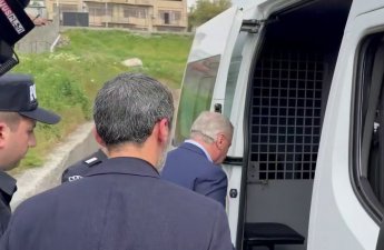 Карапетяна увезли из суда в «бобике»-ВИДЕО
