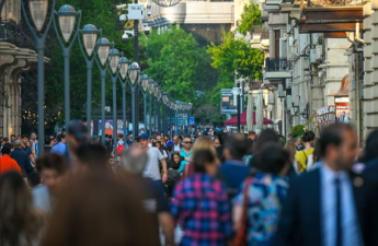 Pul arxasınca paytaxta axın
