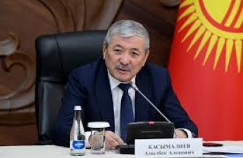 В Кыргызстане госслужащим рекомендовали отказаться от пиджаков ради экономии электроэнергии