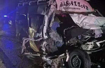 Mikroavtobusla yük avtomobili toqquşdu - Çox sayda yaralı var