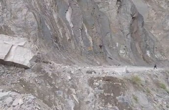 İsmayıllı-Lahıc yolunda uçqun oldu - Hərəkət dayandı - FOTO