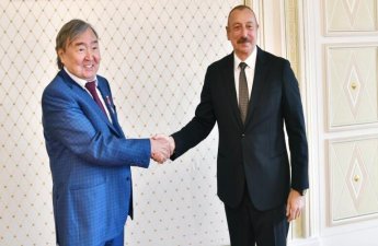 Ильхам Алиев поздравил Олжаса Сулейменова
