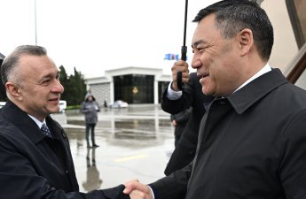 Президент Кыргызстана прибыл с визитом в Азербайджан