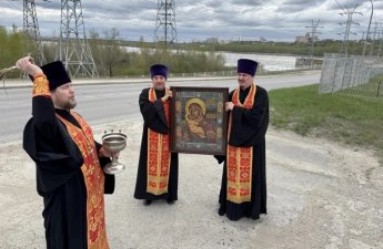 Rusiya keşişləri bu şəhəri Ukrayna dronlarından qorumaq üçün ikona və duaları işə saldı...-FOTO 