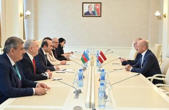Parlamentdə Latviya nümayəndə heyəti ilə görüş keçirilib