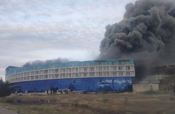 Крупный пожар вспыхнул в центре отдыха в Новханы-ВИДЕО