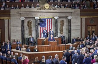 Сенат США ограничил военные полномочия Трампа по Ирану