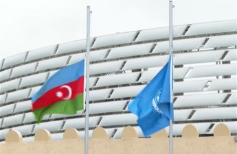 Состоялась церемония спуска флагов ООН и Азербайджана