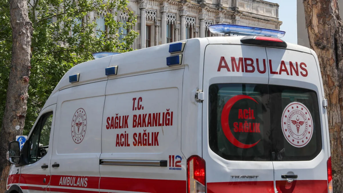 Turistlərin olduğu avtobus qəzaya uğradı - Çoxlu sayda yaralı var