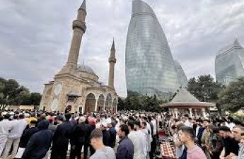 Праздничные намазы на празднике Гурбан совершат во всех центральных мечетях страны