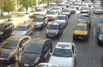 В Баку на некоторых улицах и проспектах наблюдаются пробки