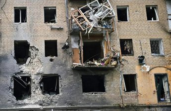При ударах ВС РФ по детской площадке в Херсоне погиб мужчина, трое человек пострадали