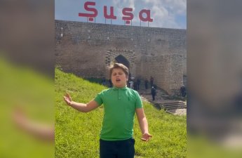 Moldova səfirinin oğlu Şuşada “Şən Azərbaycan” oxudu - VİDEO