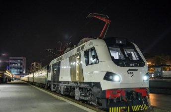 Из Тбилиси в Баку отправился пассажирский поезд