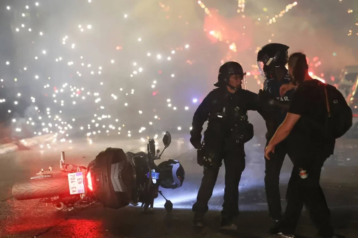Fransadakı iğtişaşlara görə yüzlərlə şəxs həbs edilib, polislər yaralanıb