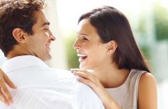 Qadınlar özlərindən kiçik kişiləri bəyənir - ARAŞDIRMA