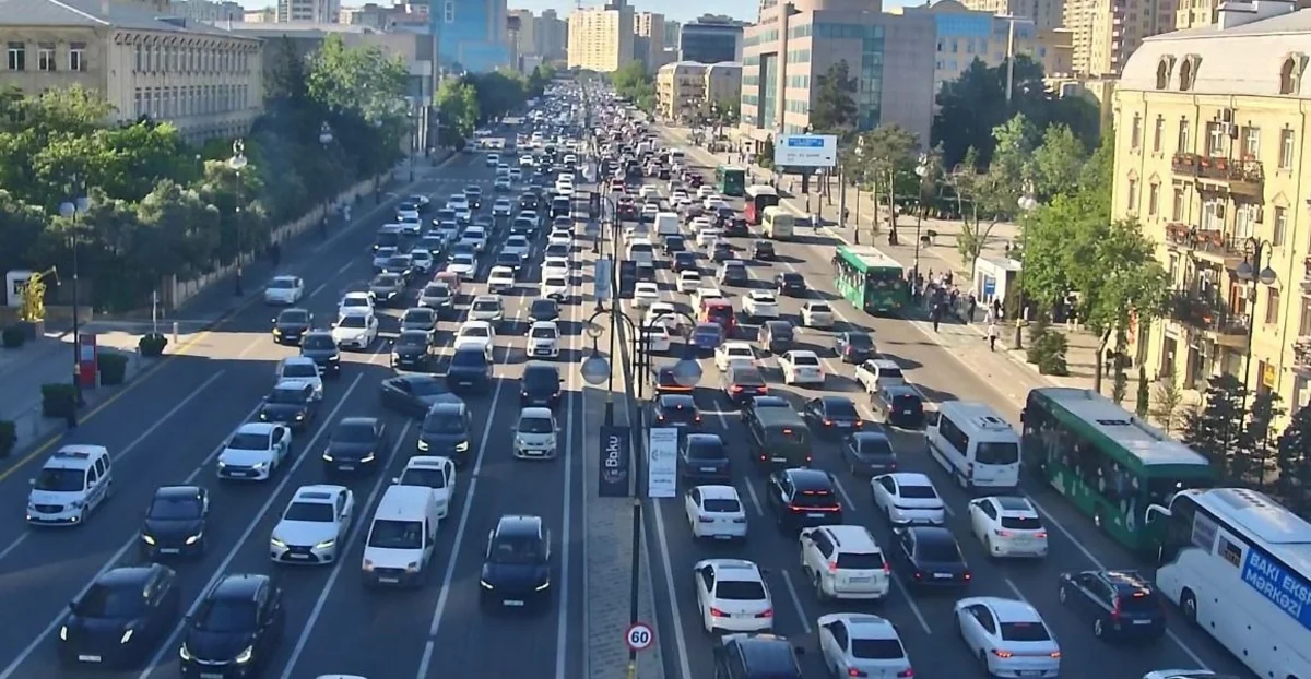 Paytaxtın bəzi küçələrində sıxlıq var