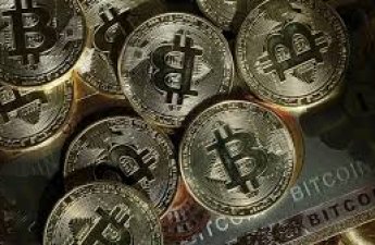 Стоимость биткоина опустилась ниже $70 тыс.