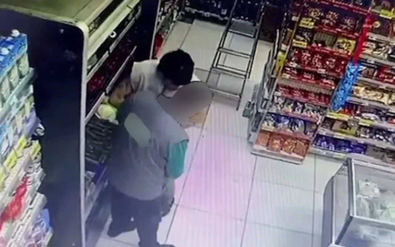 Bakıda MARKETƏ BASQIN: satıcını döyüb malları apardılar - HADİSƏ ANI