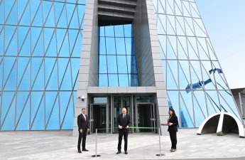 İlham Əliyev Mərkəzi Bankın yeni binasının açılışında iştirak etdi - FOTOLAR