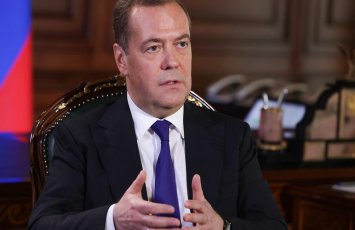 Medvedev: “Tramp bütün sanksiyaları tezliklə ləğv etməyəcək”