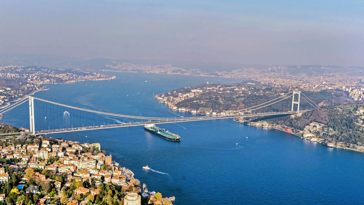 Bosfor boğazında gəmilərin hərəkəti dayandırıldı