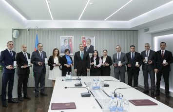 Dövlət başçısının təltif etdiyi Nazirlik əməkdaşlarına vəsiqə və medallar təqdim olunub - FOTO