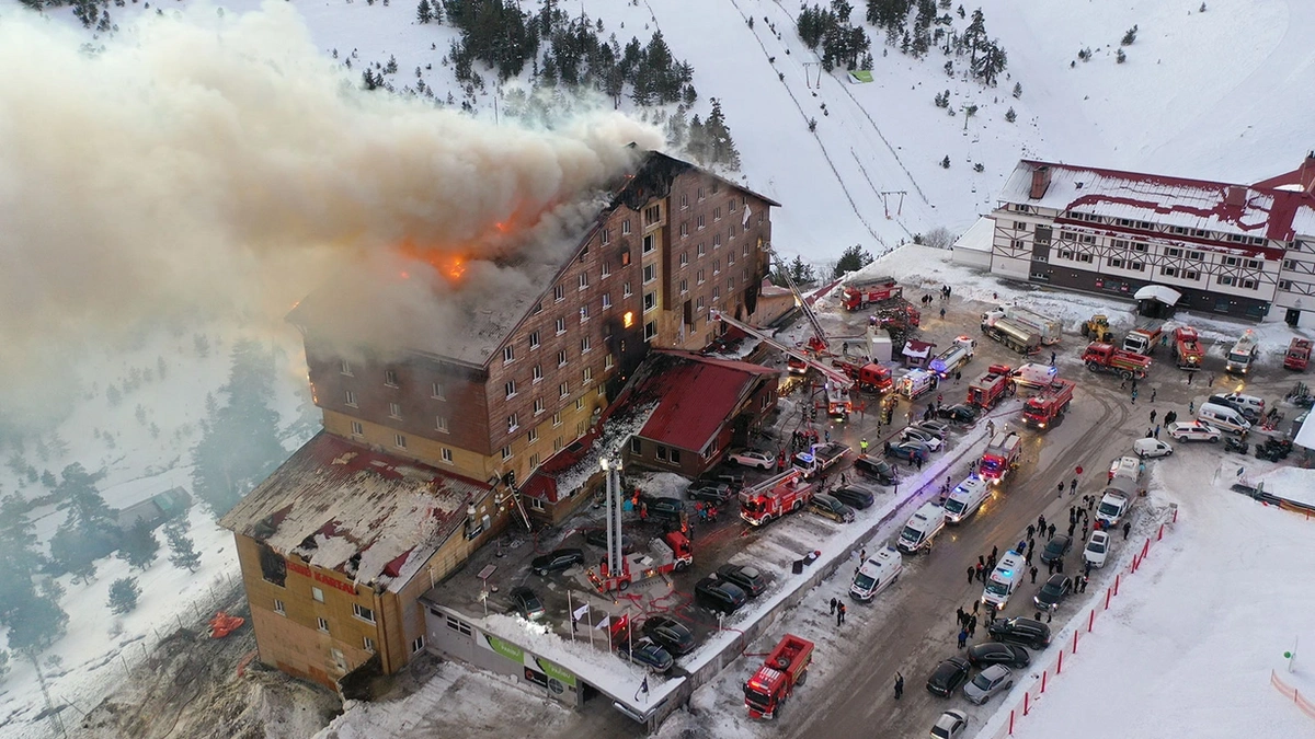 Türkiyədə otel yanğını nəticəsində ölənlərin sayı 79-a çatdı