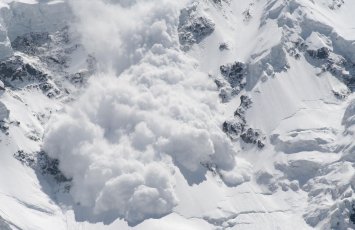 Qar uçqununa düşən hərbçimizin FOTOSU