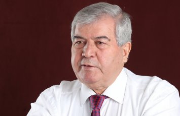 “Ədəbiyyat xalqın ruhunu diri saxlayır və daim hərəkətverici faktor kimi çıxış edir”
