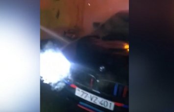 В Баку загорелся BMW-ВИДЕО