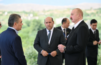 İlham Əliyev və Berdiməhəmmədov Füzulidə dağıdılmış yerlərə baxdılar - FOTOLAR