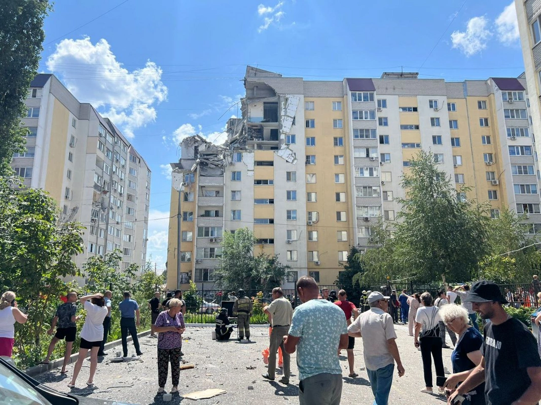 В Саратове после взрыва газа обрушилось здание: погибли три человека, под завалами остаются люди-ВИДЕО