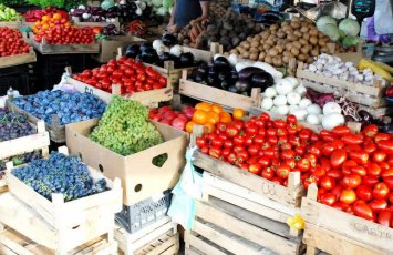 “Vosmoy” bazarında xiyar özündən razıdır, pomidor əzilib, suya dönüb - REPORTAJ + FOTO