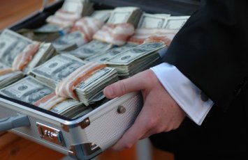 Украина впервые вернула из-за границы украденные коррупционерами деньги
