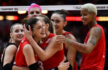 Türkiyənin qadın voleybolçuları ilk dəfə dünya çempionatının finalında
