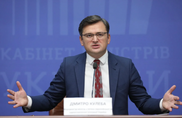 Экс-глава МИД Украины бежал из страны