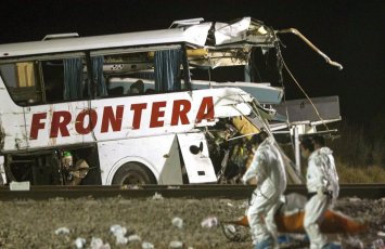 Qatarla avtobus toqquşdu -  Ölənlər və 40-dan çox yaralı var